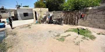 El lugar exacto en una vivienda de barrio Las Playas donde cayó el globo aerostático en Córdoba. (Pedro Castillo/La Voz)