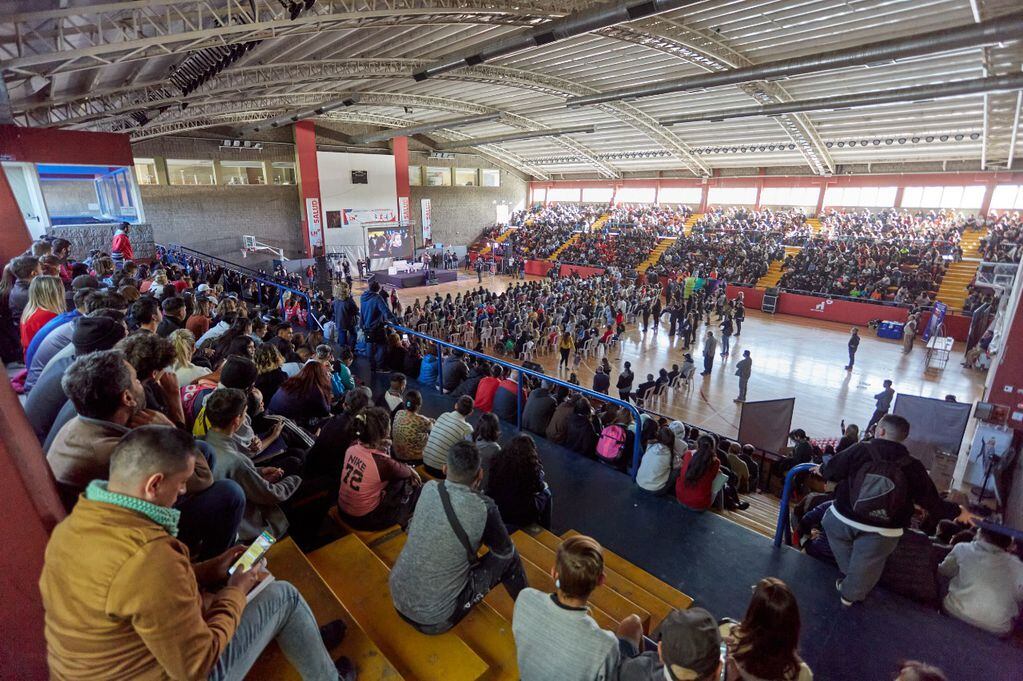 Gastón Pauls habló de su adicción a las drogas ante más de 3 mil estudiantes de Las Heras.