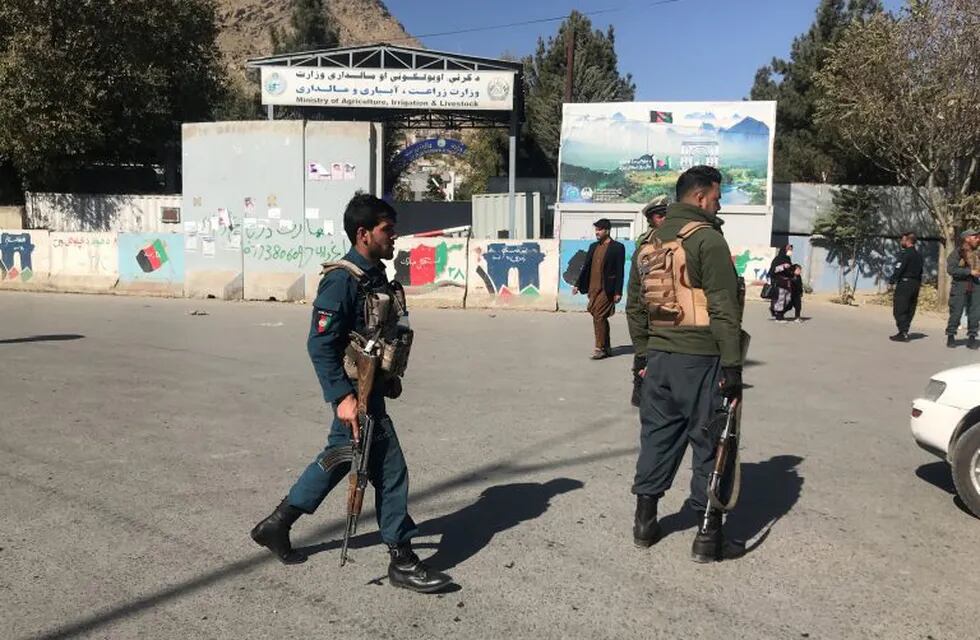 La policía durante el ataque en Kabul. (REUTERS)