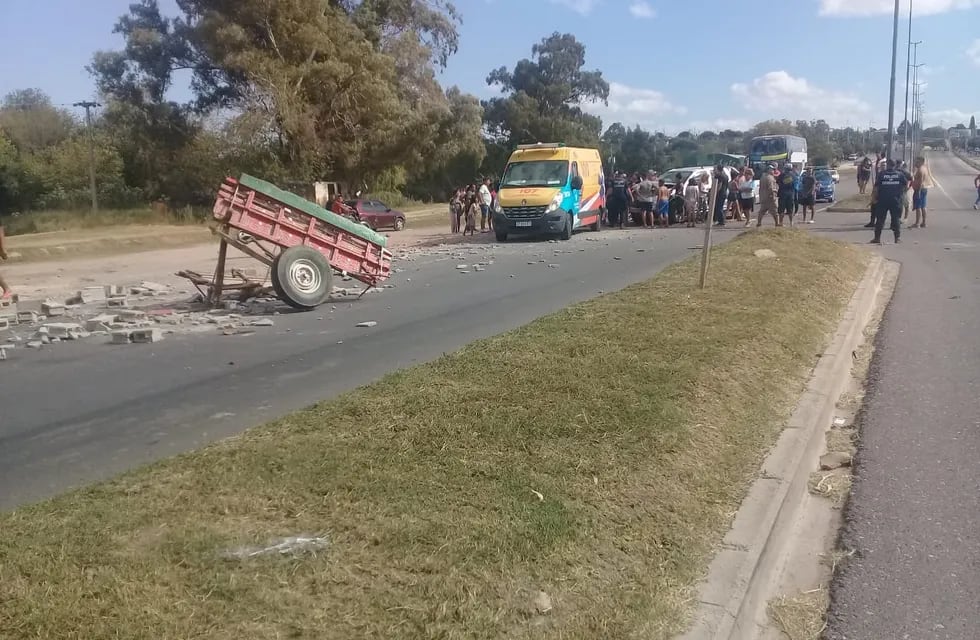 Choque. El violento episodio vial ocurrió en la ruta 19, frente al Polideportivo Municipal de Córdoba. (Policía)