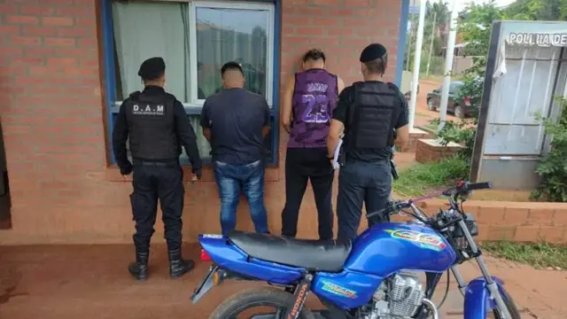 Terminaron detenidos tras intentar robar una motocicleta