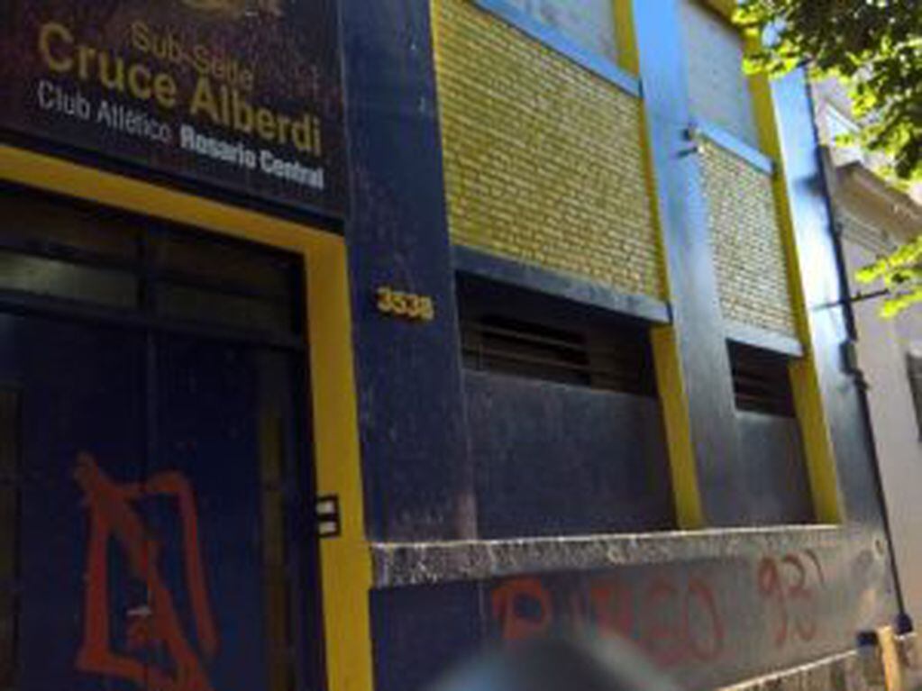 Las pintadas se produjeron en la sede de Rosario Central en el Cruce Alberdi.