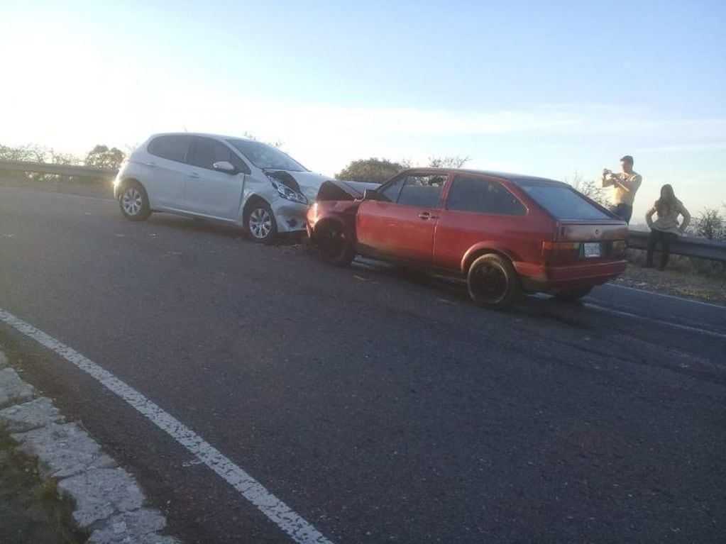 Accidente vial en Falda del Carmen, camino a Altas Cumbres.