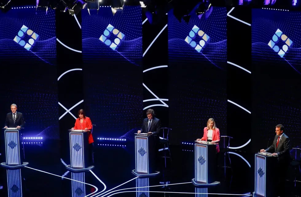 Los cinco candidatos participaron del debate presidencial. Foto: Corresponsalía La Voz / Federico López Claro