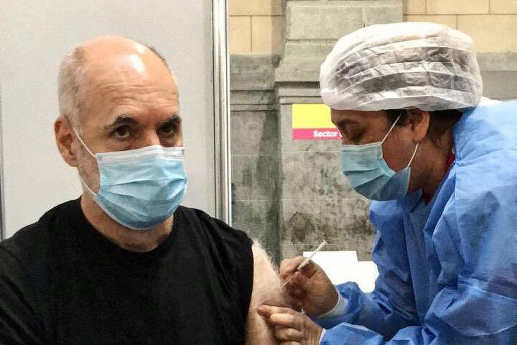 Horacio Rodríguez Larreta fue inoculado contra el coronavirus en la Usina del Arte en las últimas horas.