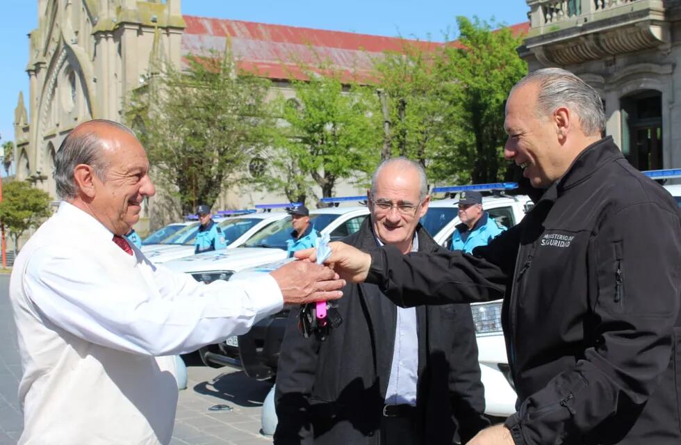 Sergio Berni estuvo en Tres Arroyos y entregó 12 nuevos patrulleros a la policía