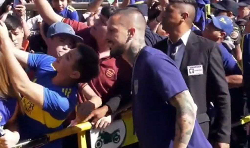 Boca, como siempre, fue recibido por muchos fanáticos cordobeses (Foto: Captura ESPN).