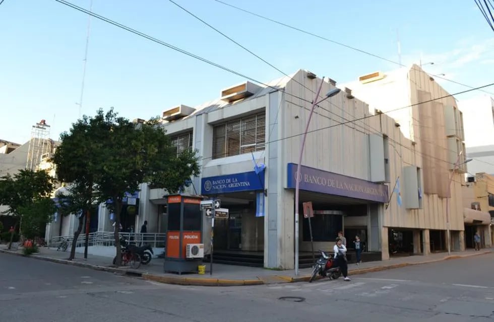 Los bancos permanecerán cerrados durante el martes en Santiago.