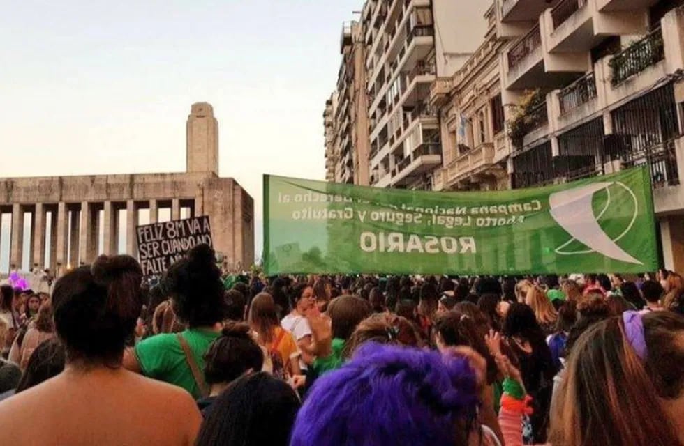 Masiva participación en la marcha del 8M en Rosario