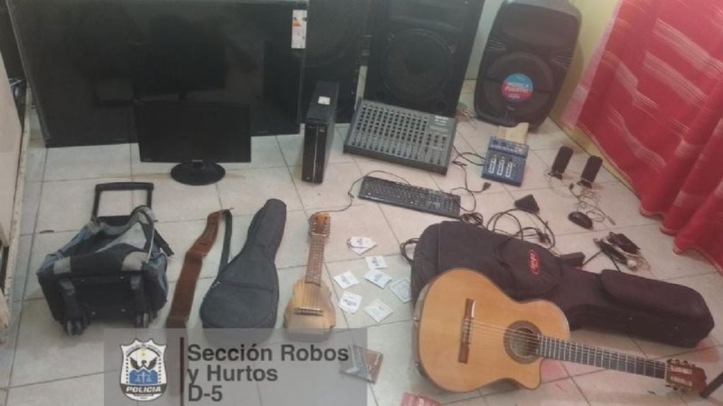 Los instrumentos de Nano Rodríguez recuperados por la Policía de San Juan.