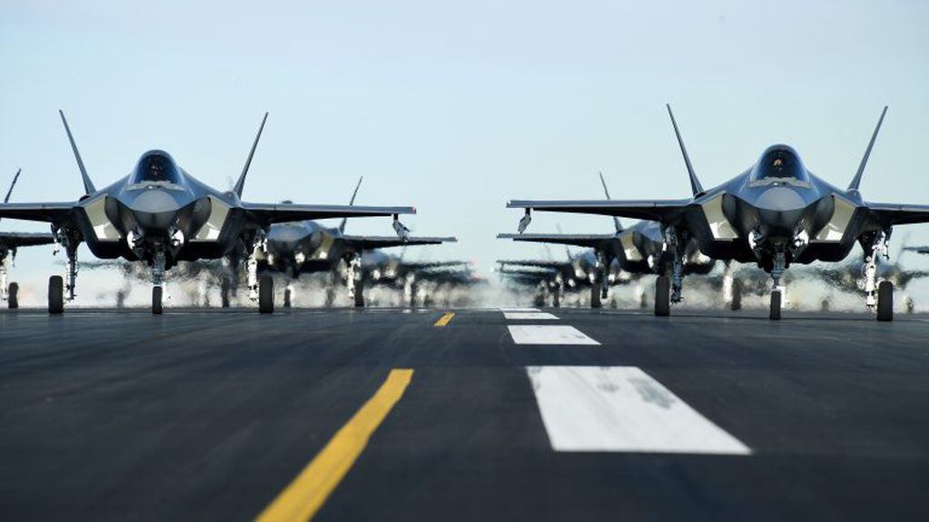 Estados Unidos le demostró su poderío militar a Irán con 52 aviones F-35 (Foto: REUTERS)