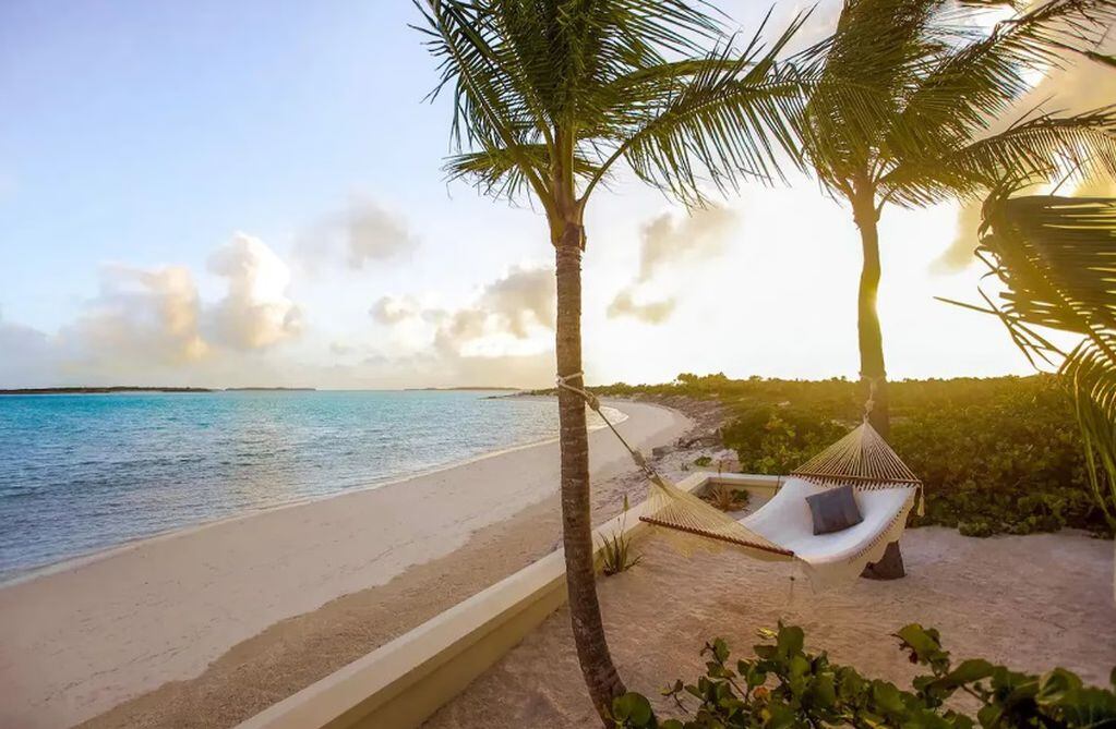 El ilusionista amplió su red de alojamientos y ahora permite alquilar un lujoso resort en las Islas Exuma Cay / Foto: Airbnb