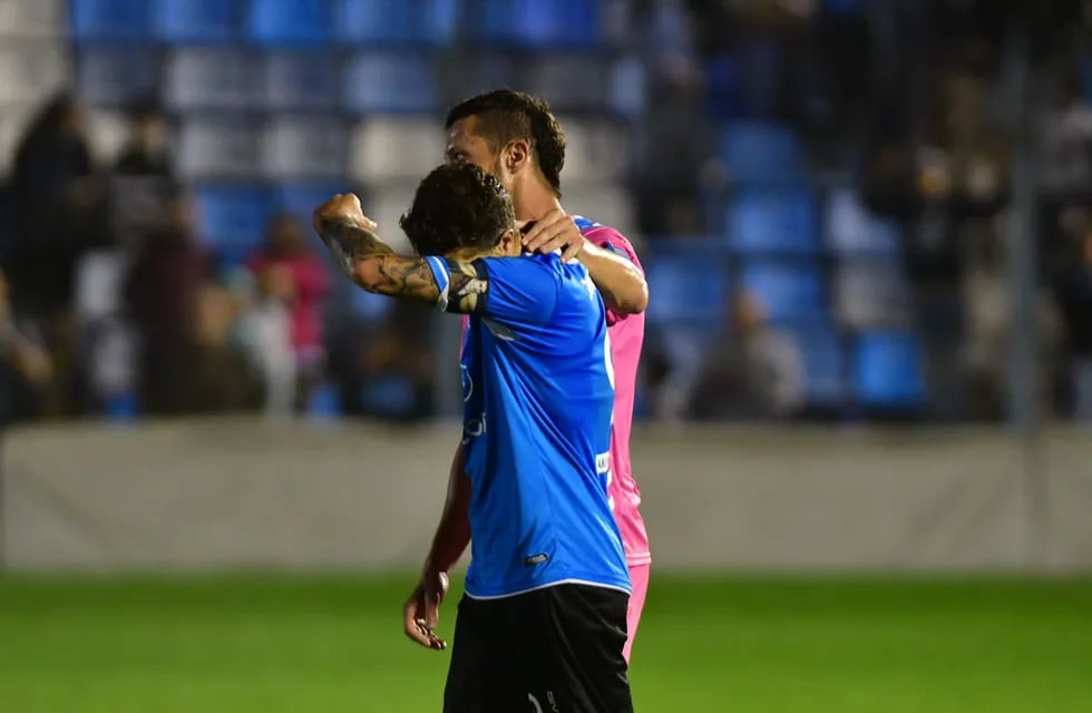 Los goles de Pablo Vegetti no fueron suficientes y las chances de Belgrano se esfuman (Federico López Claro).