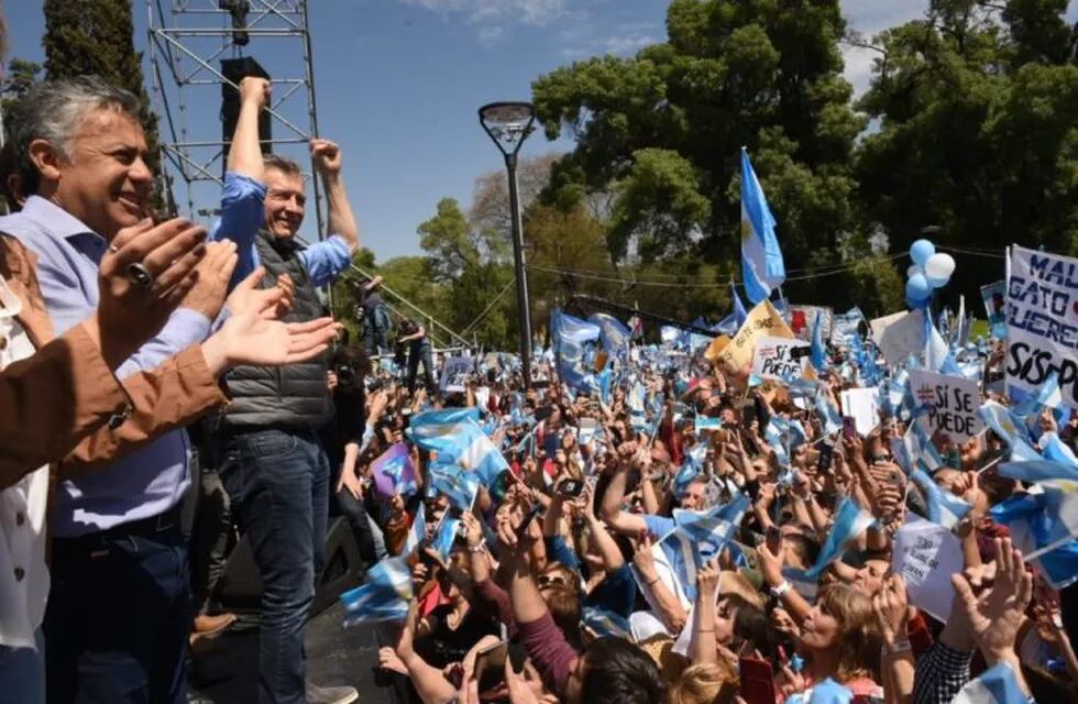 Macri en Mendoza encabezó la marcha Sí se puede junto a Cornejo y Suarez