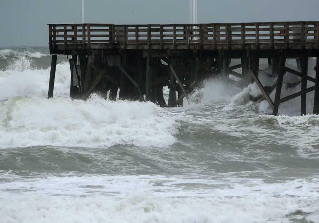 Además de los vientos, el mayor peligro de Dorian es el aumento del nivel del mar. (AFP)