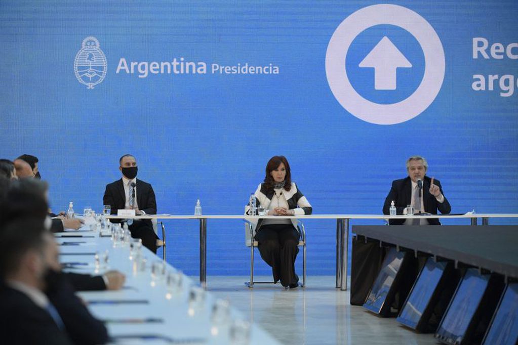 No son muchos los ministros a los que Cristina apoya. Pero la vicepresidenta está deslumbrada por el economista de 37 años. (Foto: EFE/ Juan Mabromata/POOL)