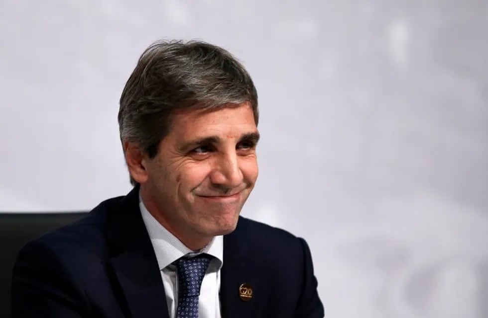 Argentina's Central Bank President Luis Caputo smiles as he gives a press conference along with Economy Minister Nicolas Dujovne (out of frame) in the framework of the G20 meeting of Finance Ministers and Central Bank Governors, in Buenos Aires, on July 22, 2018. / AFP PHOTO / AGUSTIN MARCARIAN ciudad de buenos aires Luis Caputo reunion de ministros de finanzas y gobernadores de bancos centrales del G20
