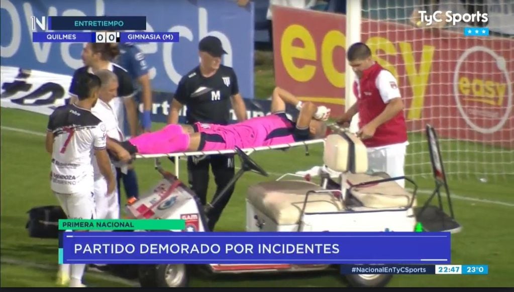 Brian Olivera, exarquero de Instituto, que recibió el impacto de un proyectil en el partido entre Quilmes y Gimnasia de Mendoza. (Captura de TV)