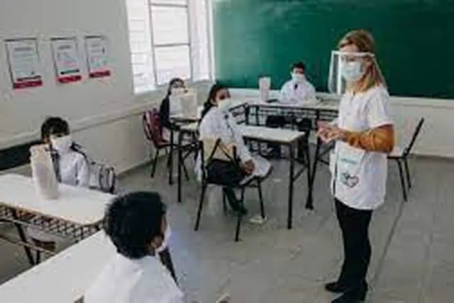Con capacidad de las aulas al 30% regresan las clases presenciales en Foz de Iguazú