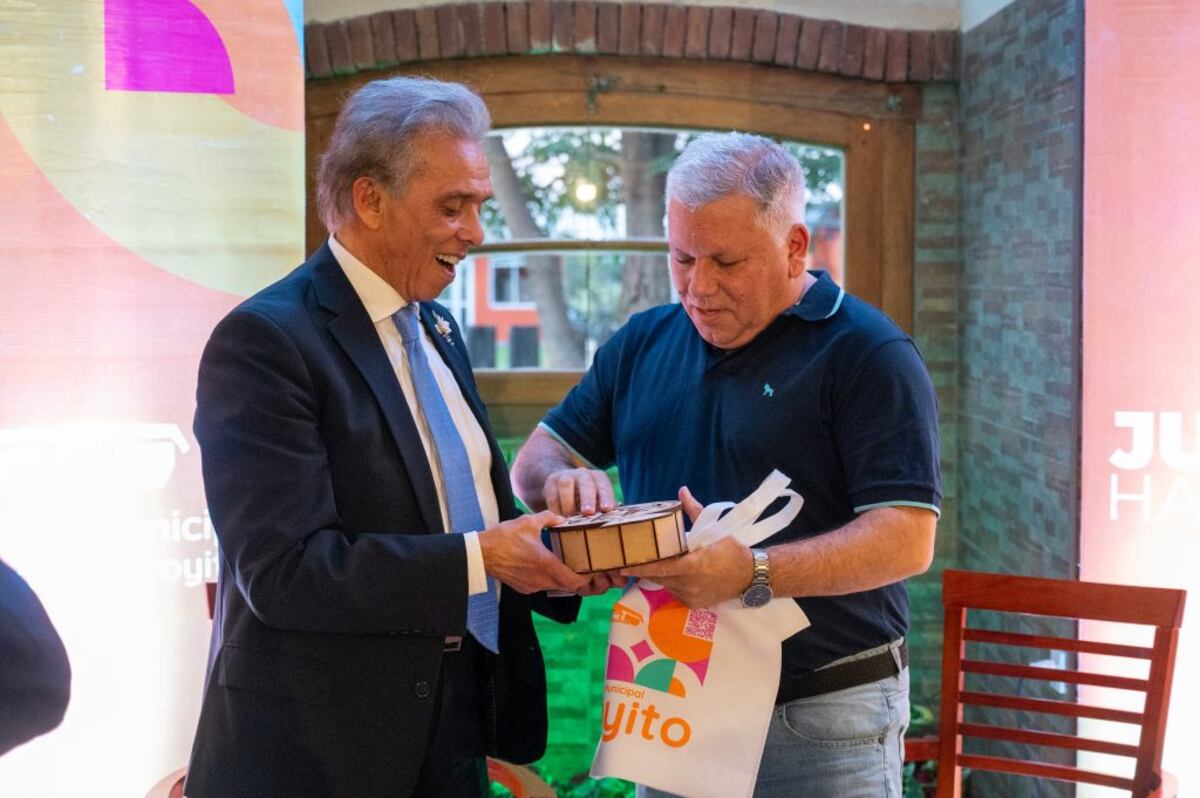 En su visita a Arroyito, Jairo fue declarado Huésped de Honor de la Ciudad thumbnail