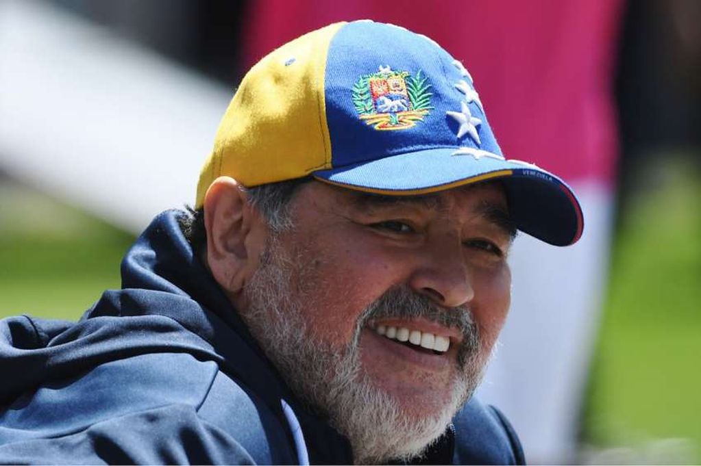 La gorra tricolor que le regaló Nicolás Maduro a Diego Maradona durante una de sus visitas a Venezuela