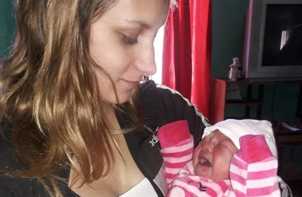 Priscilla, la vecina que tuvo a su bebé Maia, en el taxi del vecino. (LV 16 Radio Río Cuarto)