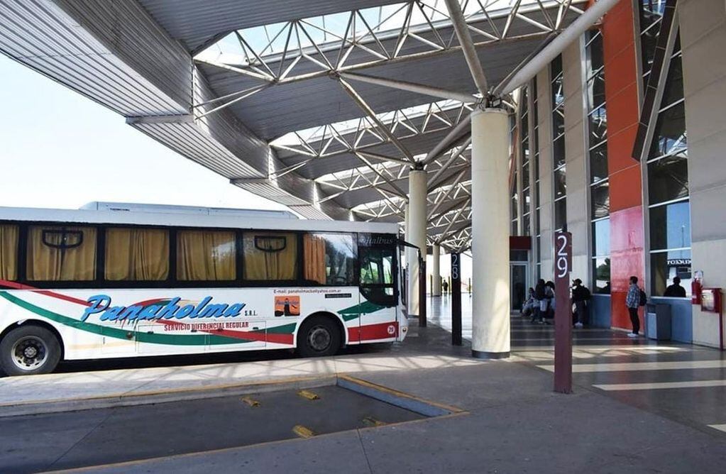Transporte interurbano gratuito en las PASO 2023 en San Luis.