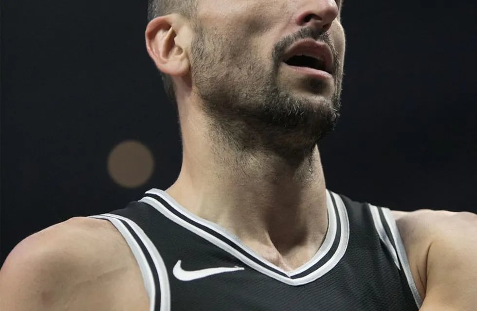 ARCHIVO - 18/04/2018, EEUU, Los Ángeles: El jugador de baloncesto Emanuel Ginóbili, durante un partido con los San Antonio Spurs. \