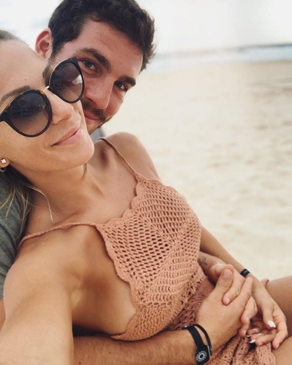 Noelia Marzol junto a su actual pareja, a quien conoció en una función de "Sex". (Instagram/@noeliamarzolok)