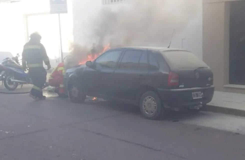 Vehículo incendiado, Alta Gracia.