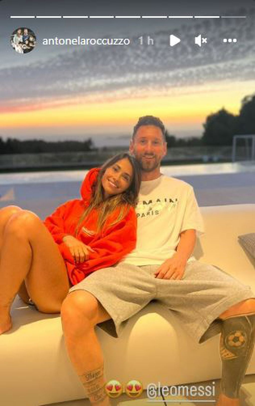 Lionel Messi y Antonela Roccuzzo muy enamorados en sus vacaciones.