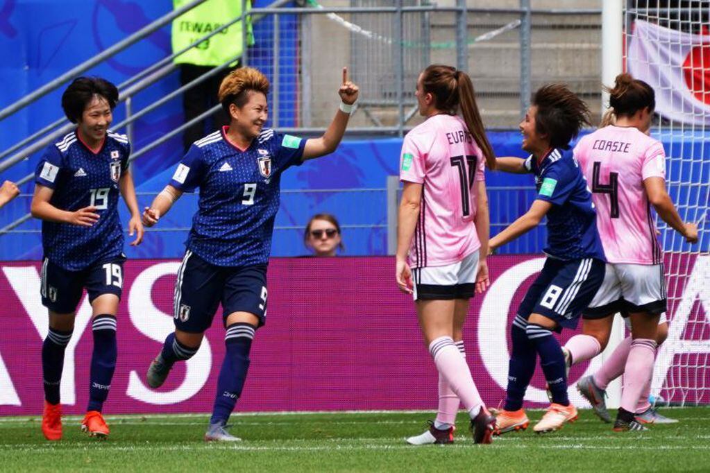 Yuika Sugasawa celebra tras marcar el 2-0 (EFE/ Eddy Lemaistre).