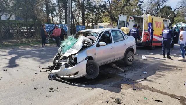 Uno de los autos implicados en el violento choque camino a Malvinas Argentinas. (Policía)