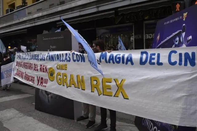 Protesta de trabajadores del cine Gran Rex