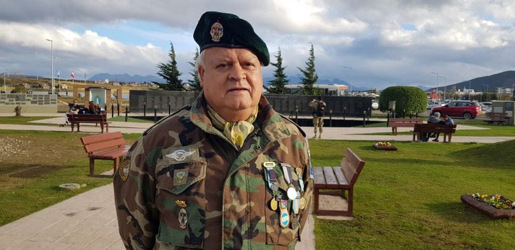 Veterano de la Guerra de Malvinas Ramón López - Plaza Malvinas , Ushuaia Tierra del Fuego