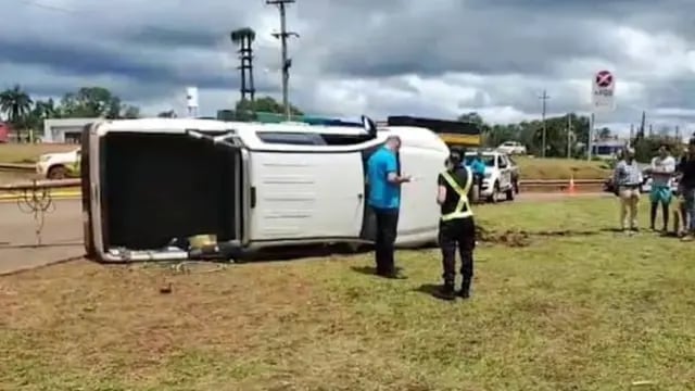 San Vicente: circulaba con su camioneta, despistó y volcó
