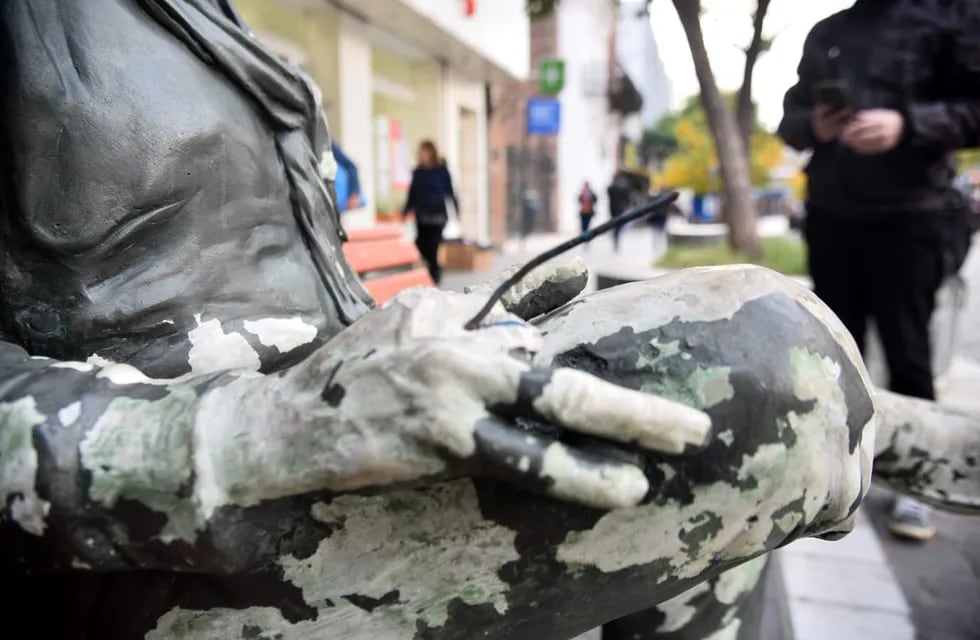 Estatua de Amadeo Nucetelli, frente a Plaza San Martín. (Pedro Castillo / La Voz)