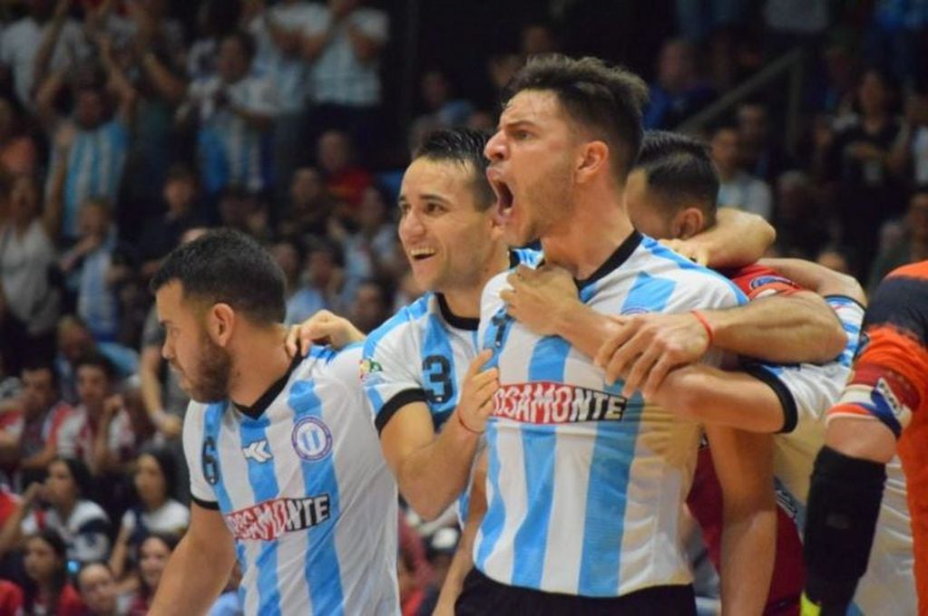 Renzo Grasso de la Selección Argentina de Futsal fue elegido mejor jugador del torneo. (Los Andes)