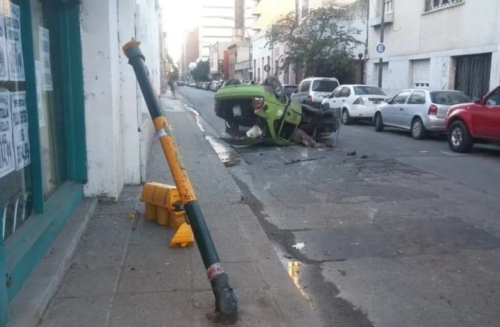 Accidente en Deàn Funes y Mariano Moreno, foto de Cadena3.com.