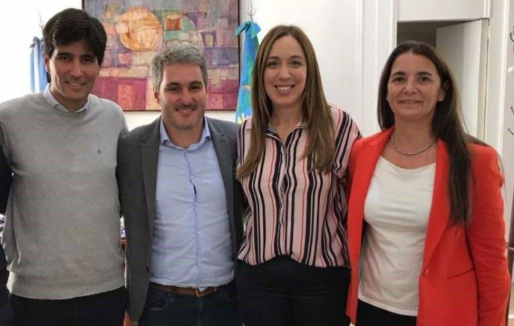 Vidal junto al pre candidato a Intendente por Cambiemos Gonzalo Diez y los candidatos a concejales Felicitas Cabretón y Rodrigo Irigoyen.