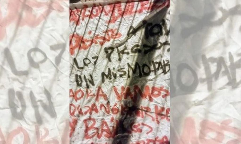 El cartel apareció en Rosario