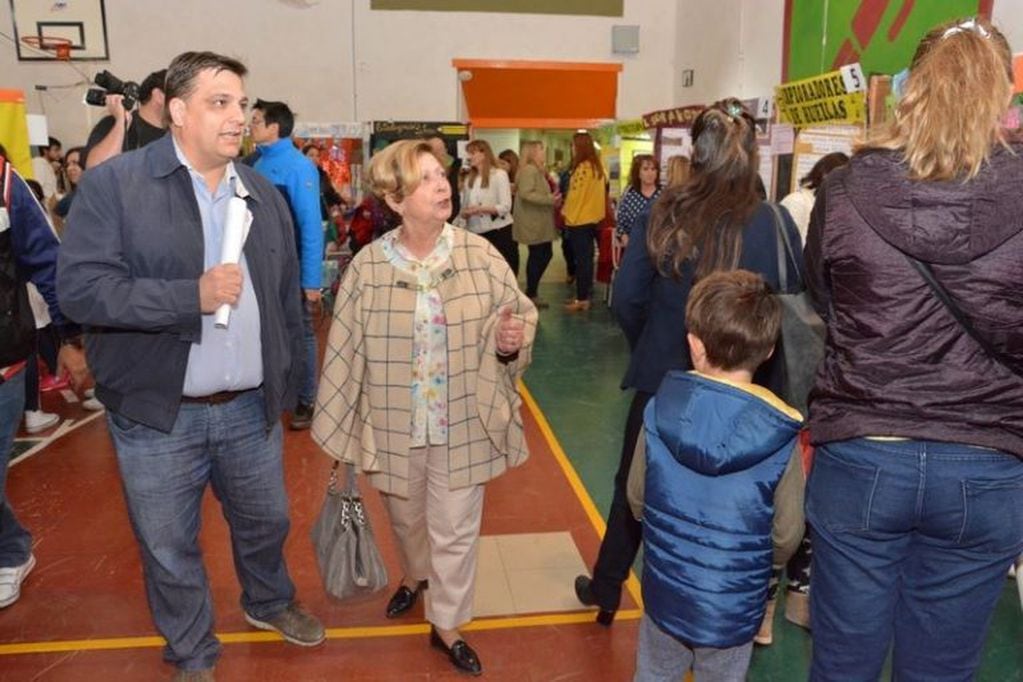 La ministra Garello recorriendo la Feria (Gobierno de La Pampa)