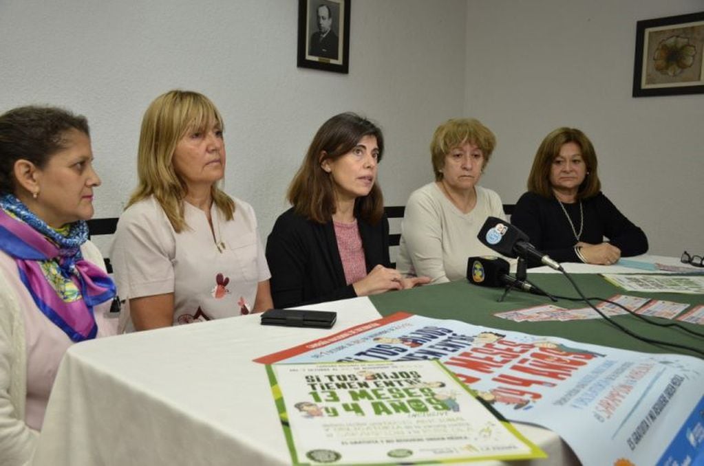 La directora de Epidemiología, Ana Bertone (al centro) explicando los alcances de la Campaña (Gobierno de La Pampa)