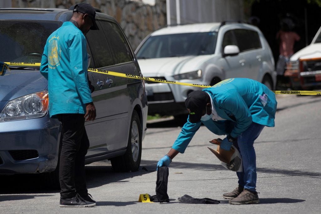 Las fuerzas de seguridad investigan los perímetros de la residencia del presidente haitiano Jovenel Moise
