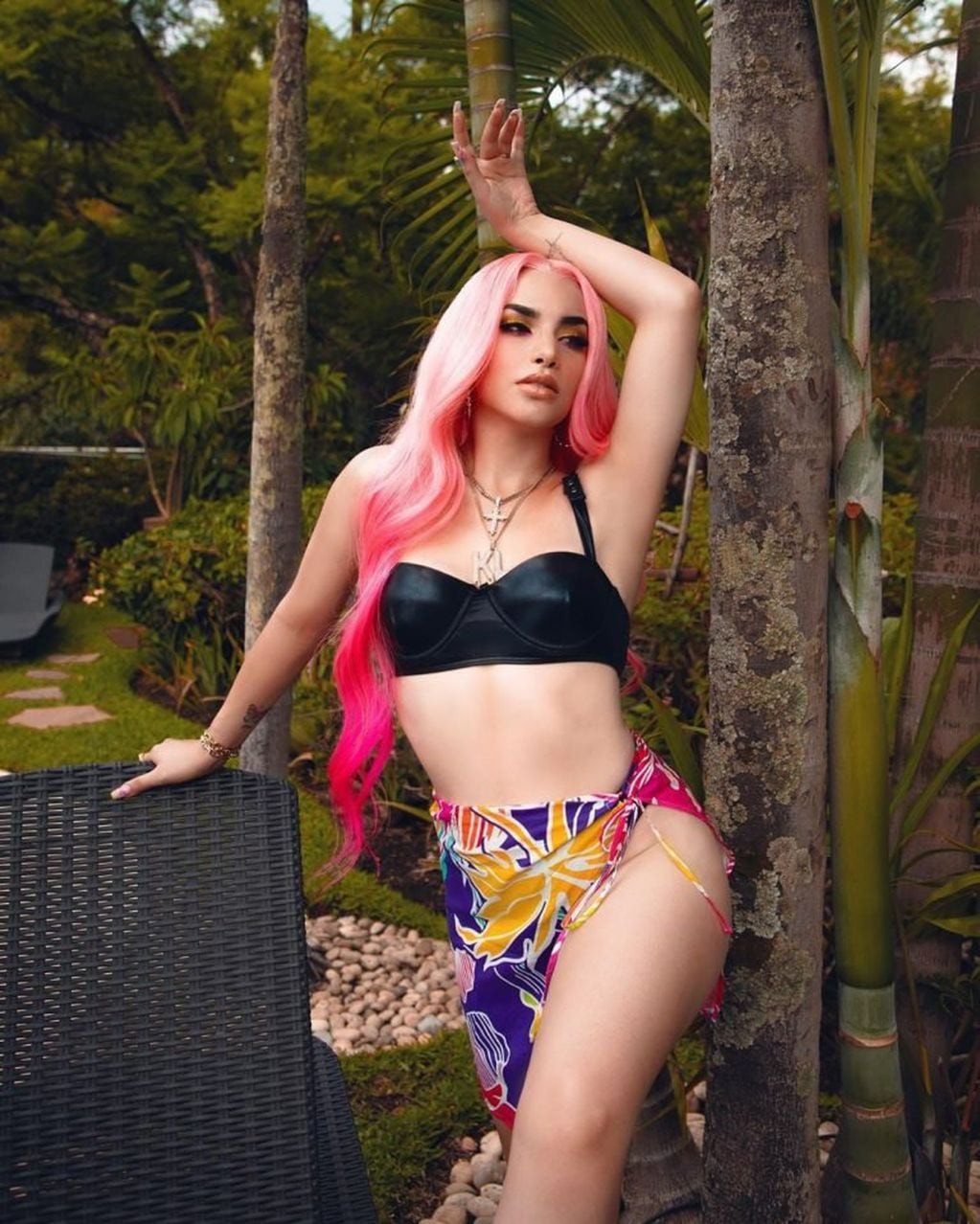 Kimberly Loaiza se mostró en bikini y con el pelo totalmente rosa