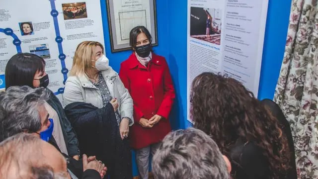 Se inauguró una placa que reconoce el rol de las mujeres en Malvinas.