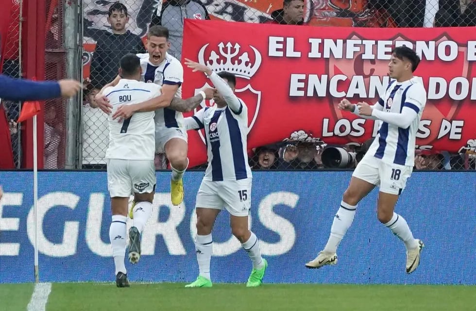 Triunfazo de Talleres sobre Independiente por 3-1 en Avellaneda (Clarín).
