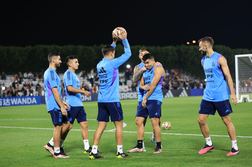 La selección argentina se entrena esta en Qatar (AFA)