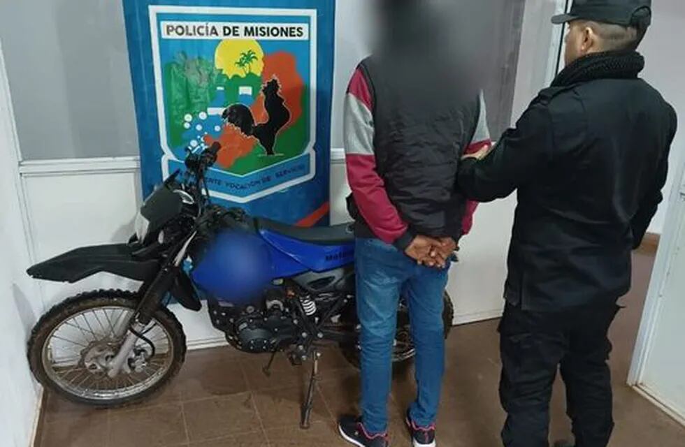 Puerto Esperanza: recuperan motocicleta sustraída y detienen a su conductor.