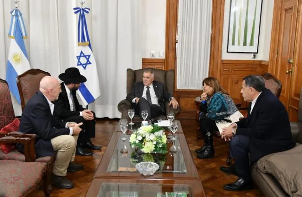 En el encuentro, el Rabino invitó al Gobernador al encuentro por la Memoria en BsAs.